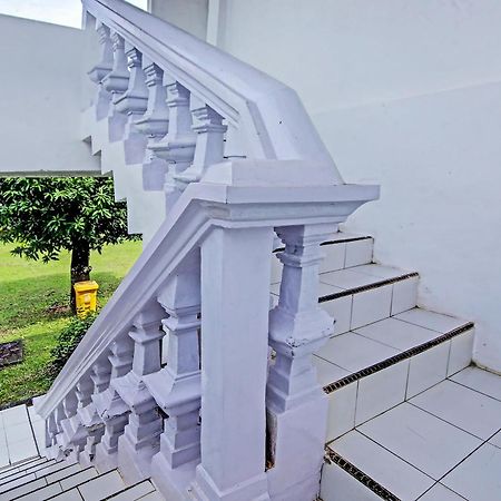 Oyo Life 91127 Wisma Sukajadi Syariah Perabumulih Экстерьер фото