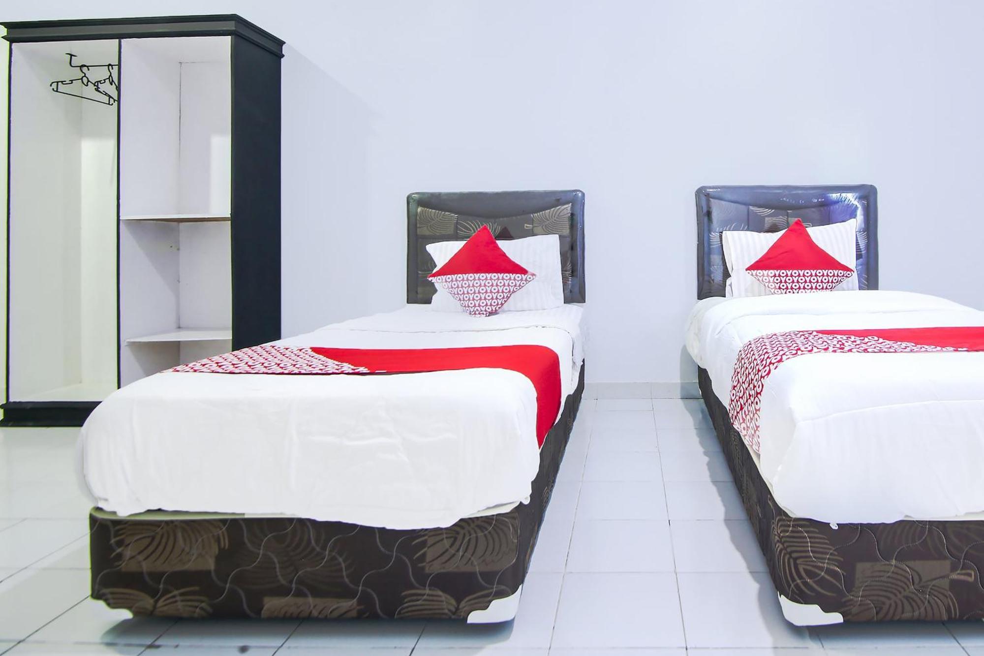 Oyo Life 91127 Wisma Sukajadi Syariah Perabumulih Экстерьер фото