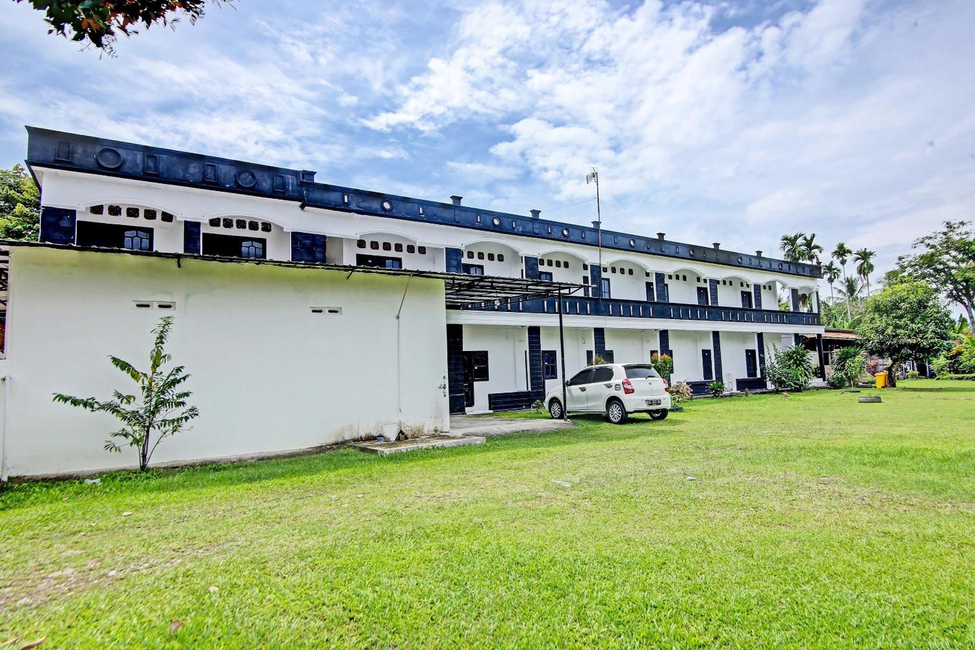 Oyo Life 91127 Wisma Sukajadi Syariah Perabumulih Экстерьер фото