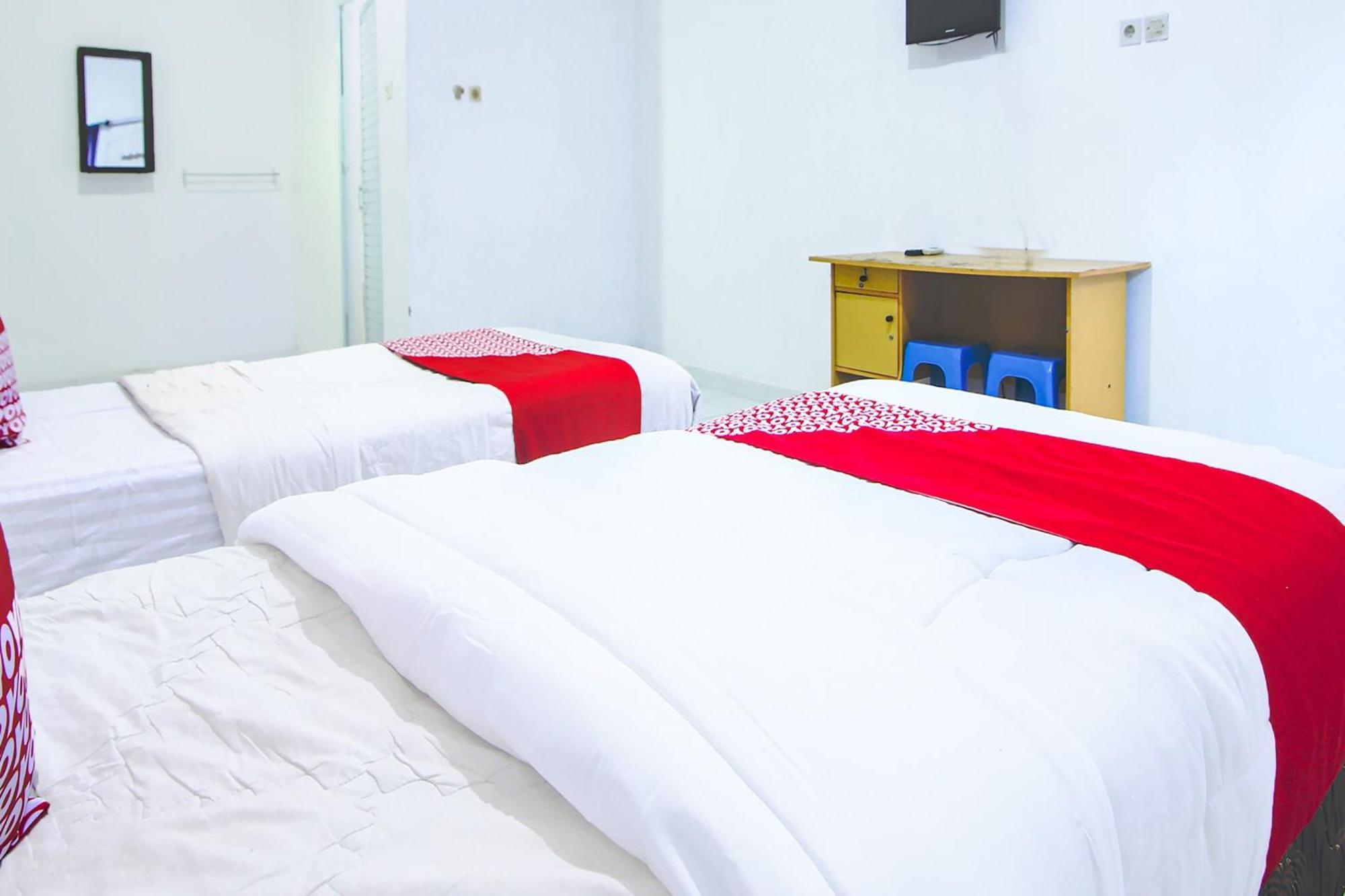 Oyo Life 91127 Wisma Sukajadi Syariah Perabumulih Экстерьер фото