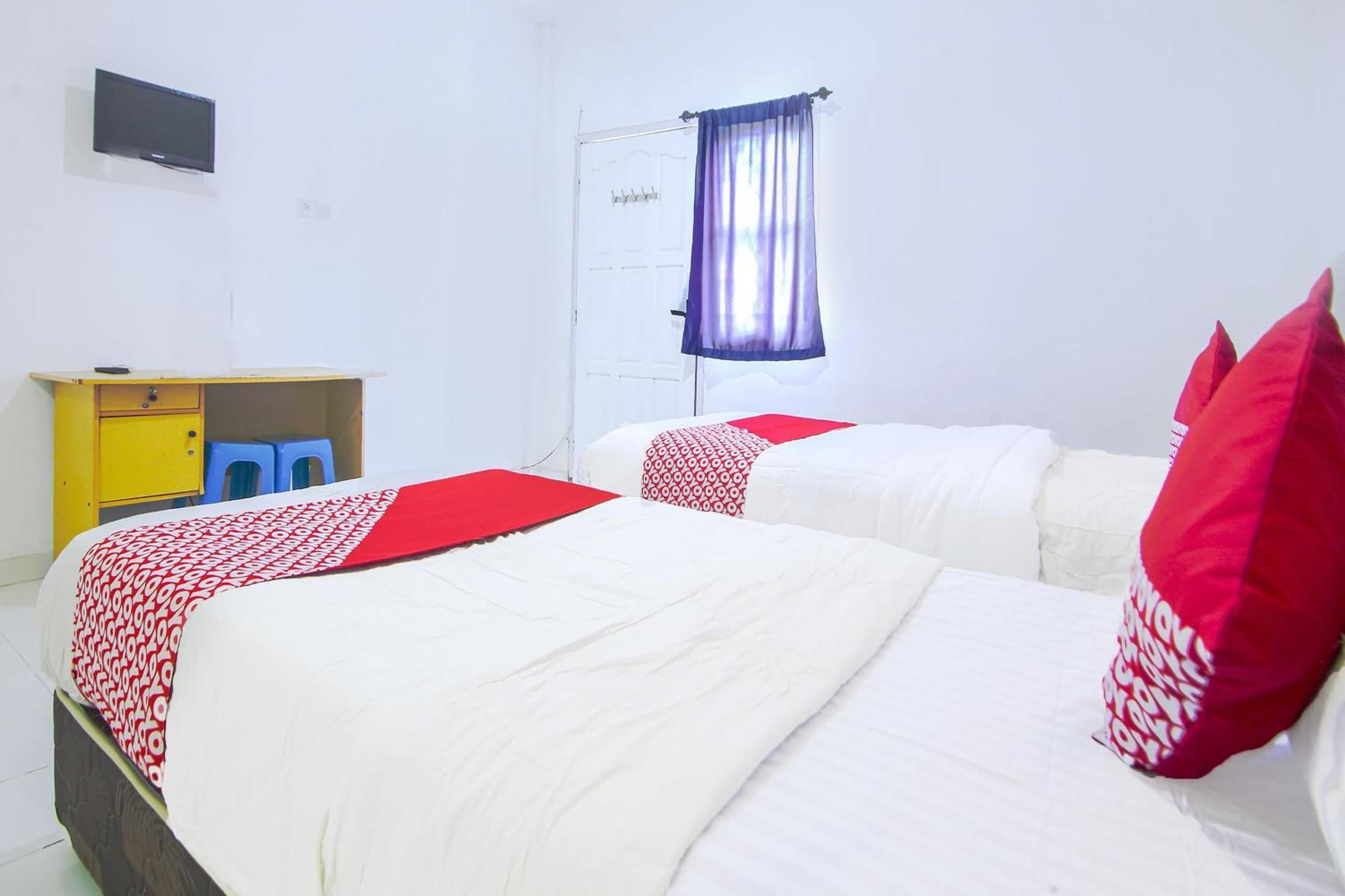 Oyo Life 91127 Wisma Sukajadi Syariah Perabumulih Экстерьер фото